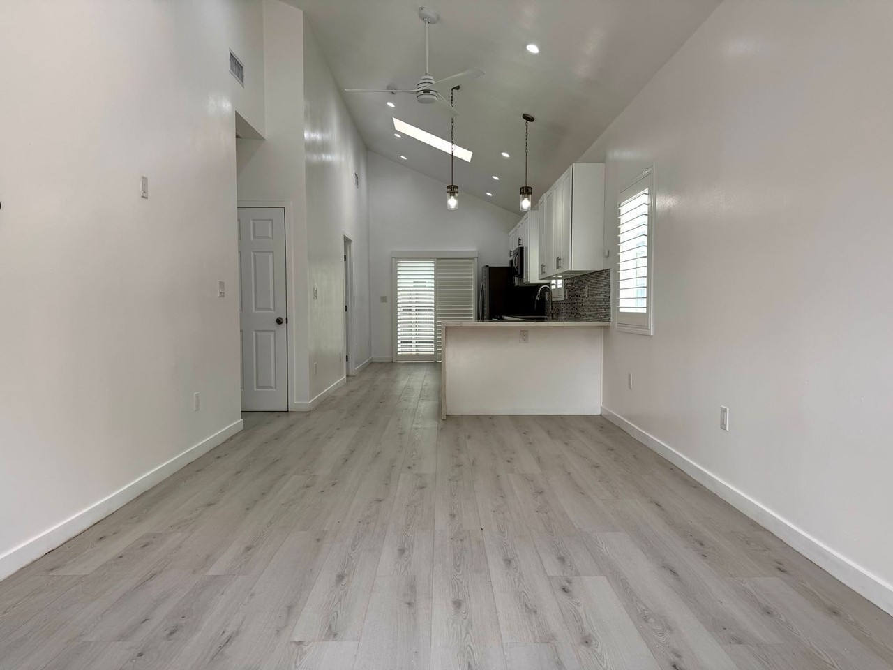 3056B Crescent Way - Photo 4 of 30
