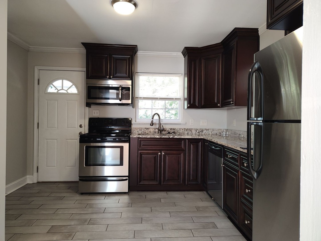 5027 Erickson Rd - Photo 2 of 19