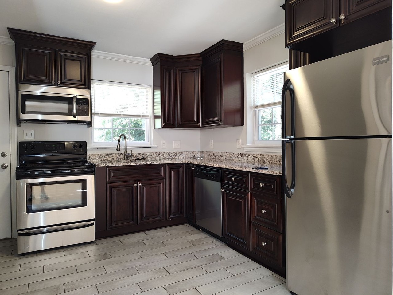 5027 Erickson Rd - Photo 3 of 19