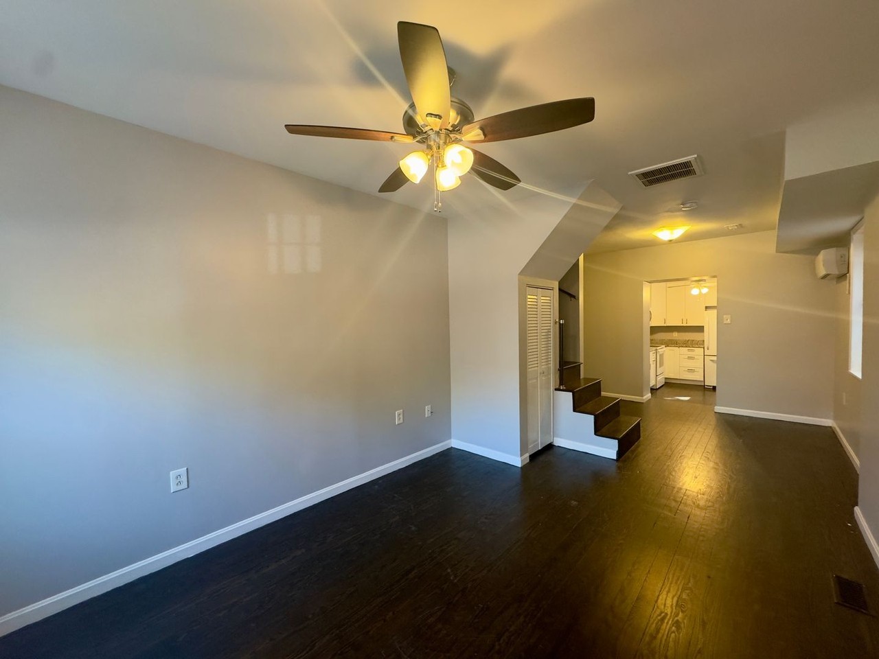 423 S Washington St - Photo 4 of 19