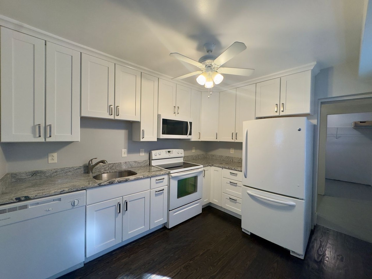 423 S Washington St - Photo 5 of 19