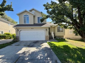 5813 S Duck Pond Ln - Photo 1 of 1