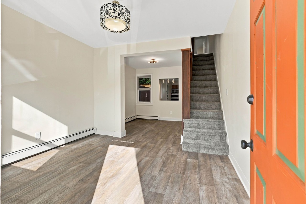235 W Walnut St - Photo 4 of 27