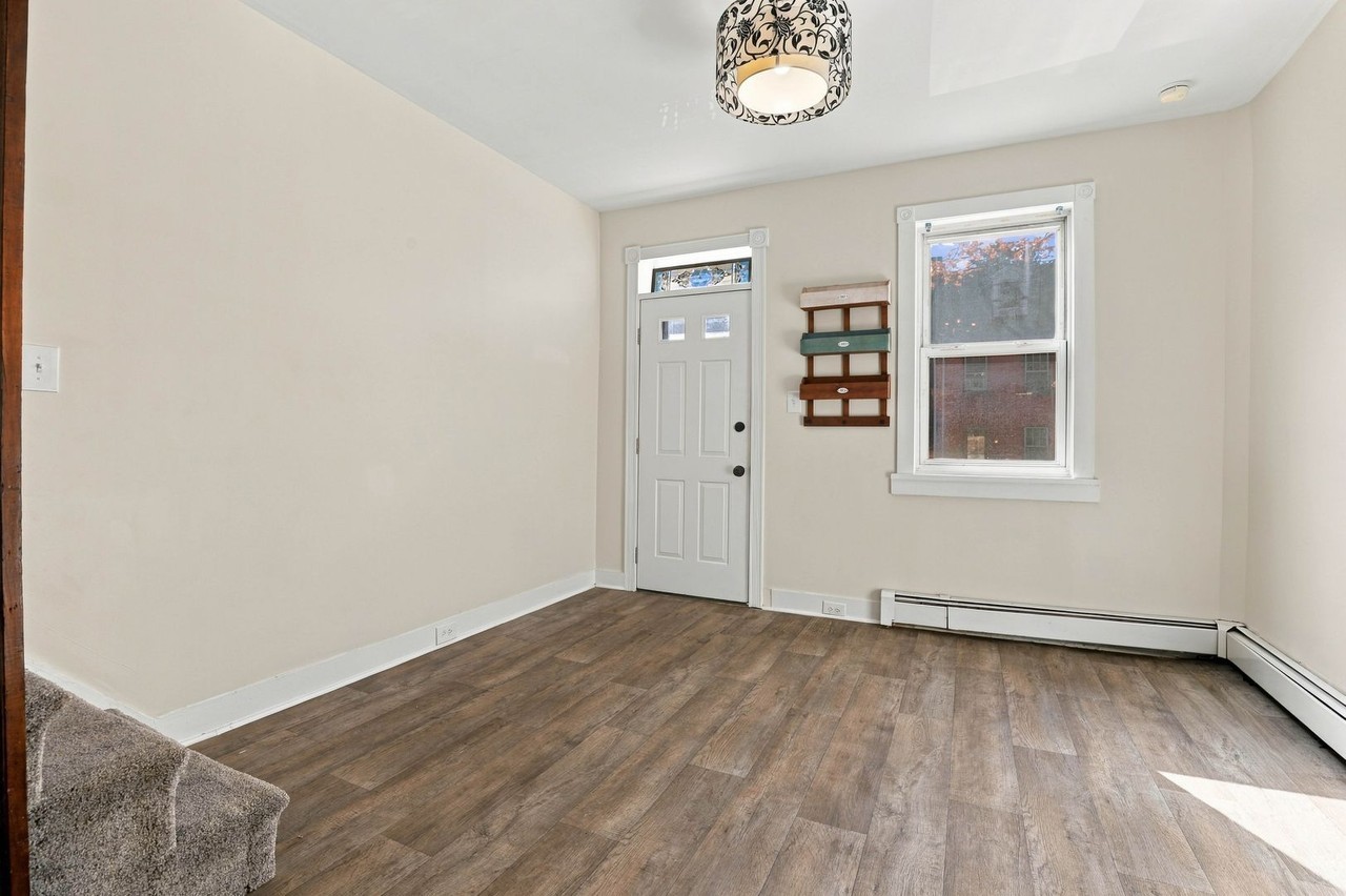 235 W Walnut St - Photo 5 of 27