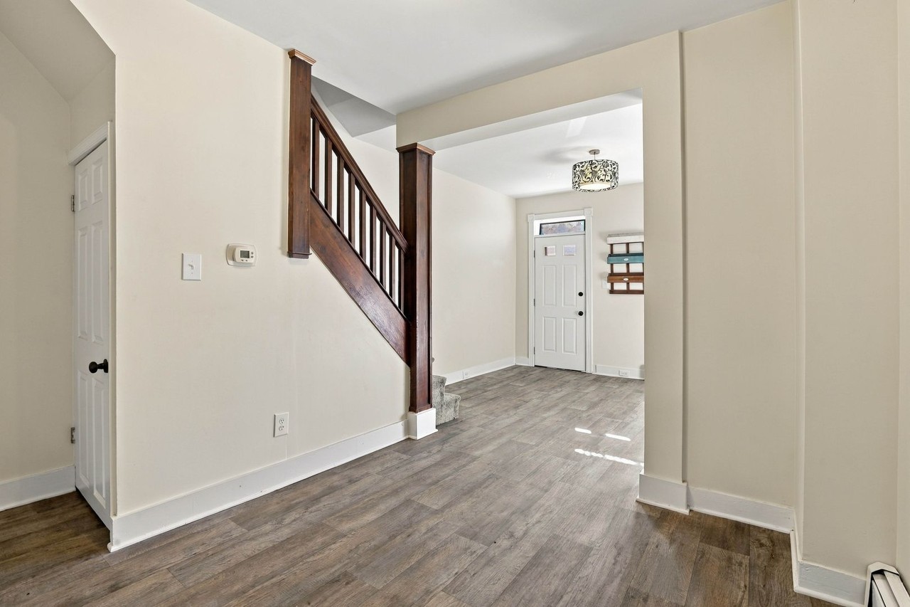 235 W Walnut St - Photo 7 of 27