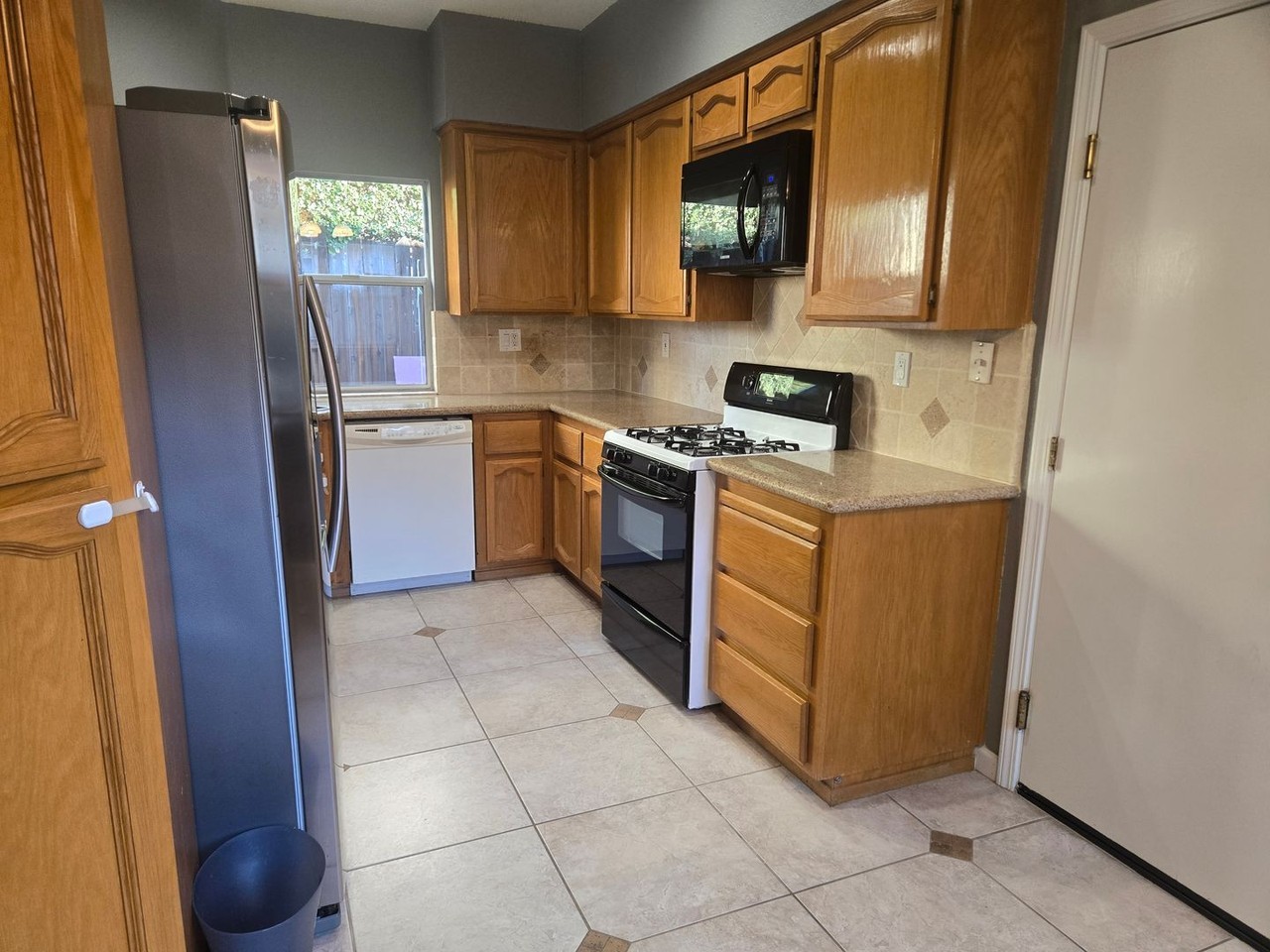 117 Camberwell Way - Photo 3 of 18