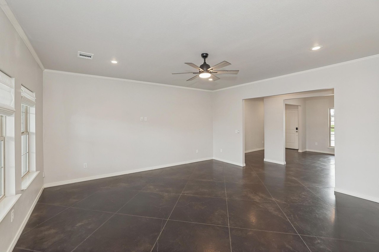 7305 Sicher St - Photo 7 of 29