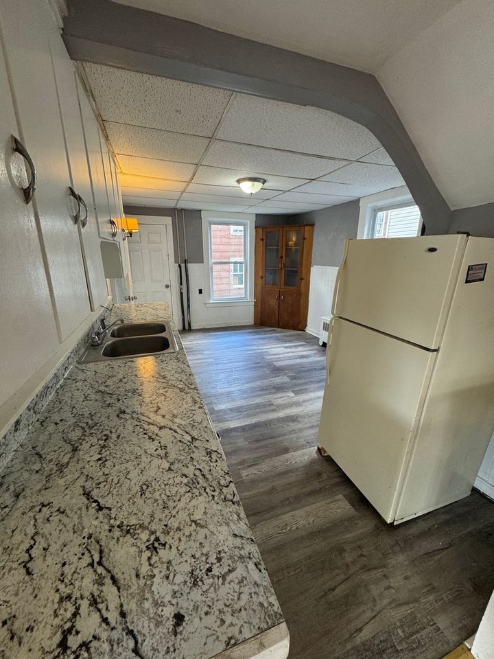 47 Myrtle St - Photo 2 of 10