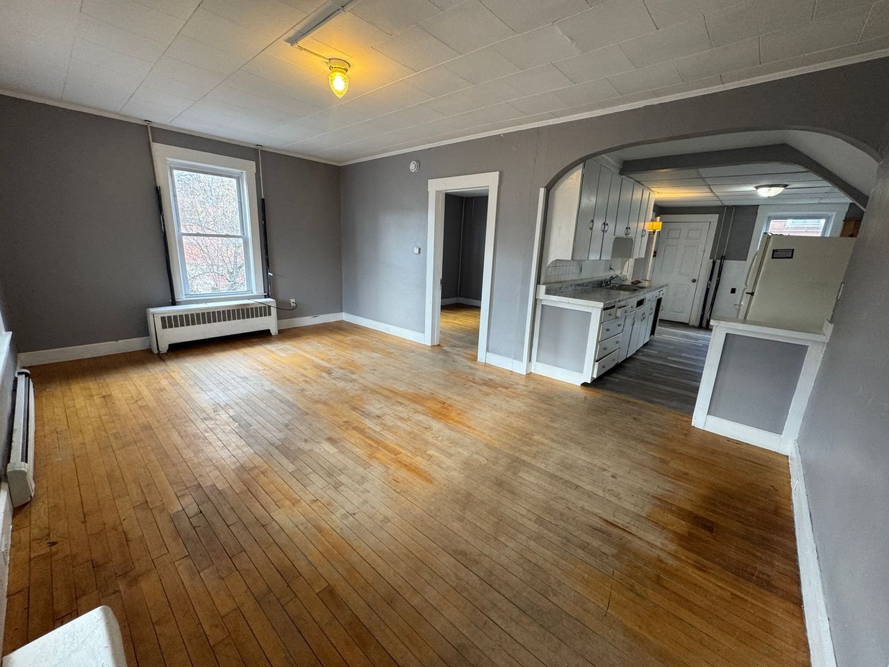 47 Myrtle St - Photo 4 of 10