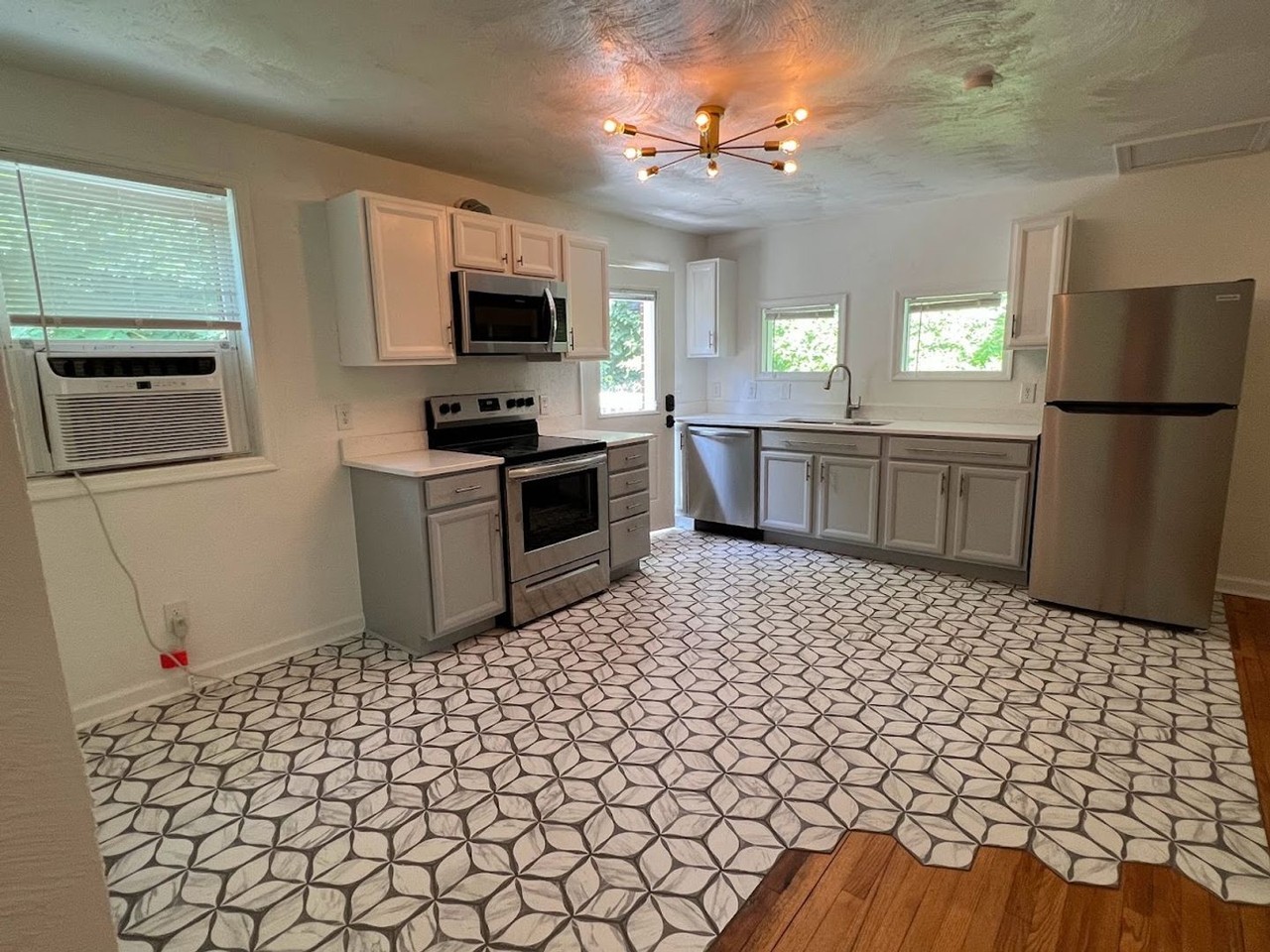 307B Ellett Rd - Photo 7 of 8