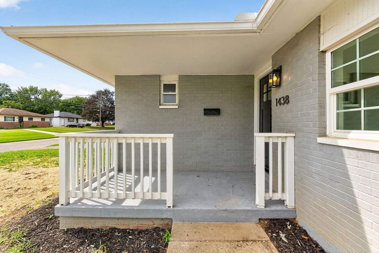 1438 E Gates St - Photo 3 of 29