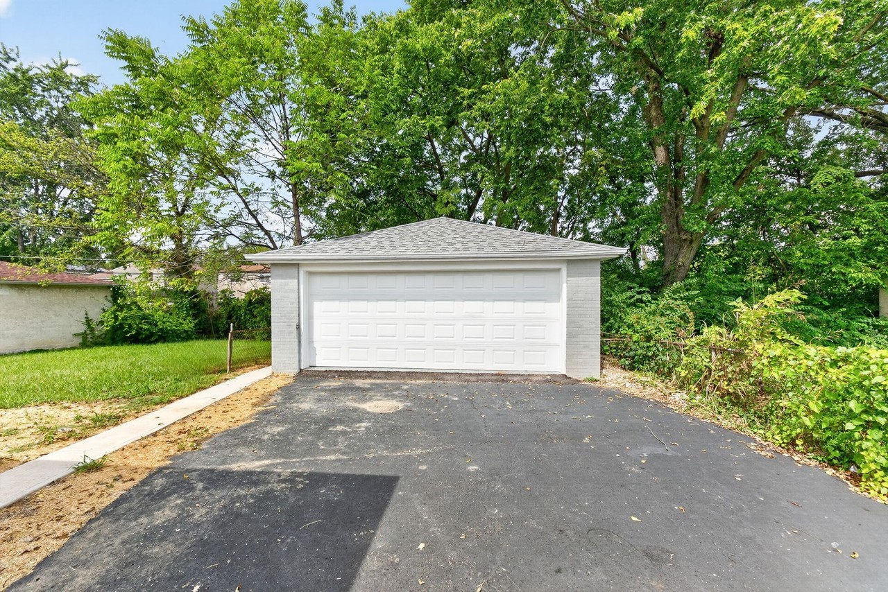 1438 E Gates St - Photo 4 of 29