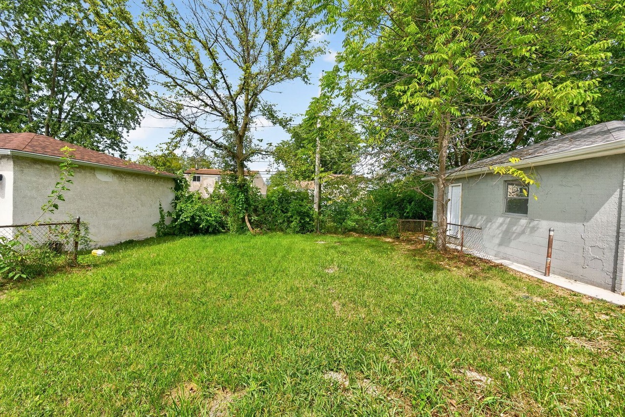 1438 E Gates St - Photo 5 of 29