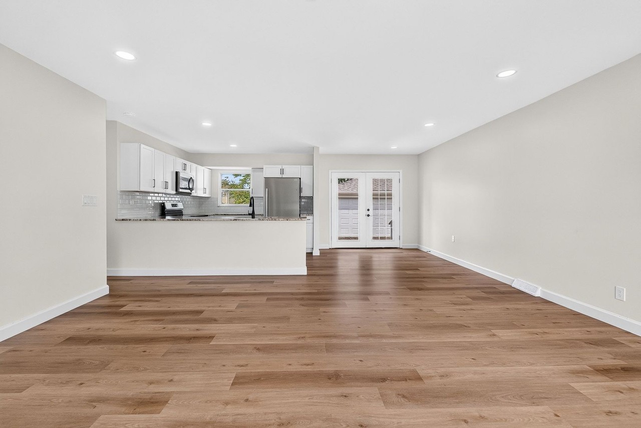 1438 E Gates St - Photo 7 of 29