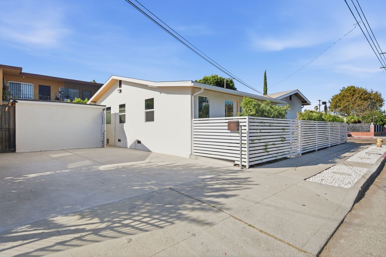 1779 S Rimpau Blvd - Photo 2 of 35