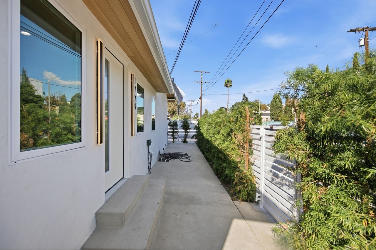 1779 S Rimpau Blvd - Photo 3 of 35