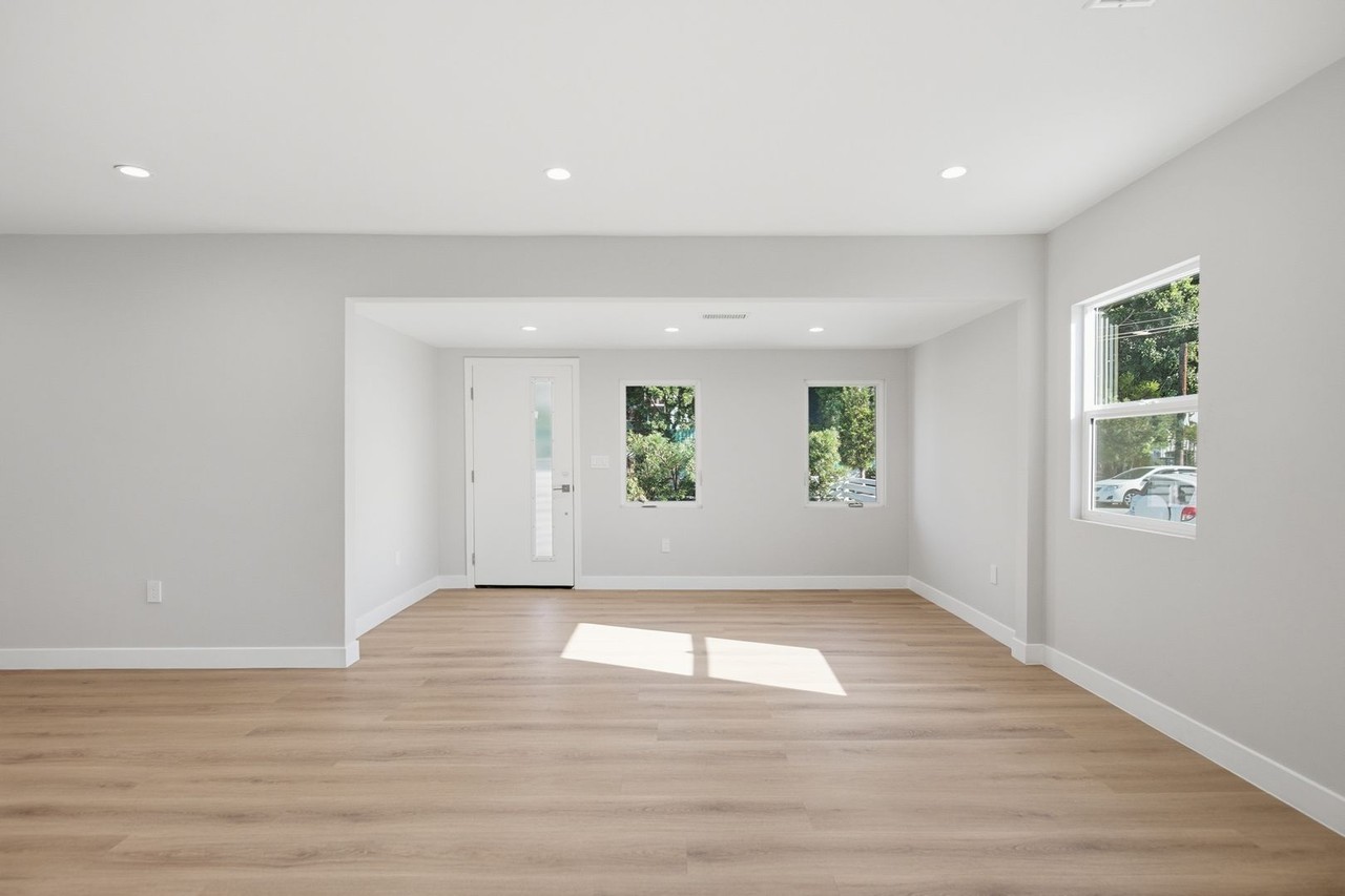 1779 S Rimpau Blvd - Photo 6 of 35