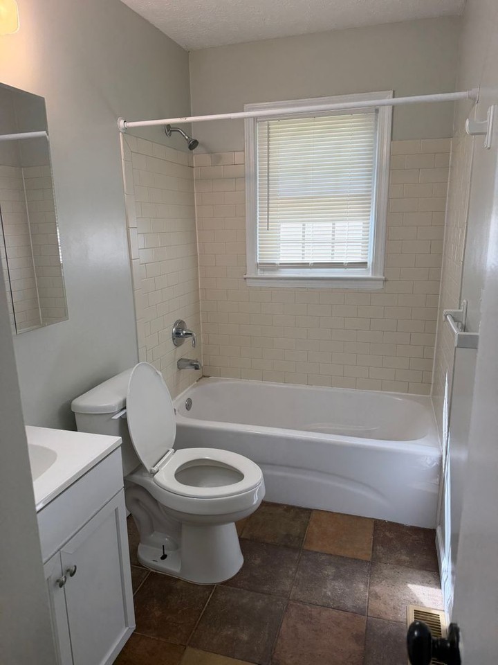 7019 Media Dr - Photo 6 of 15