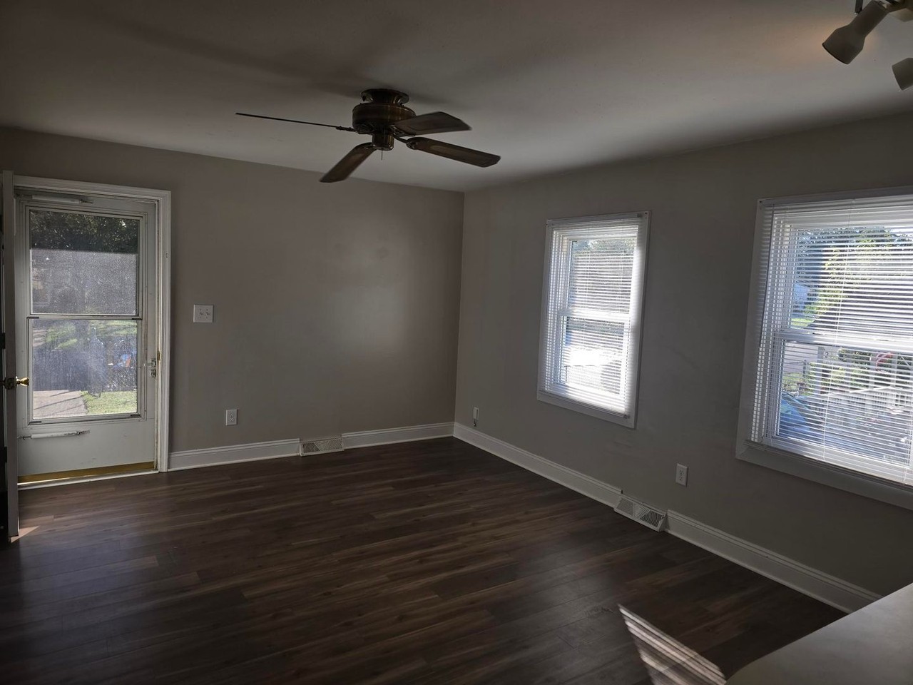 130 Nelson Dr - Photo 3 of 10