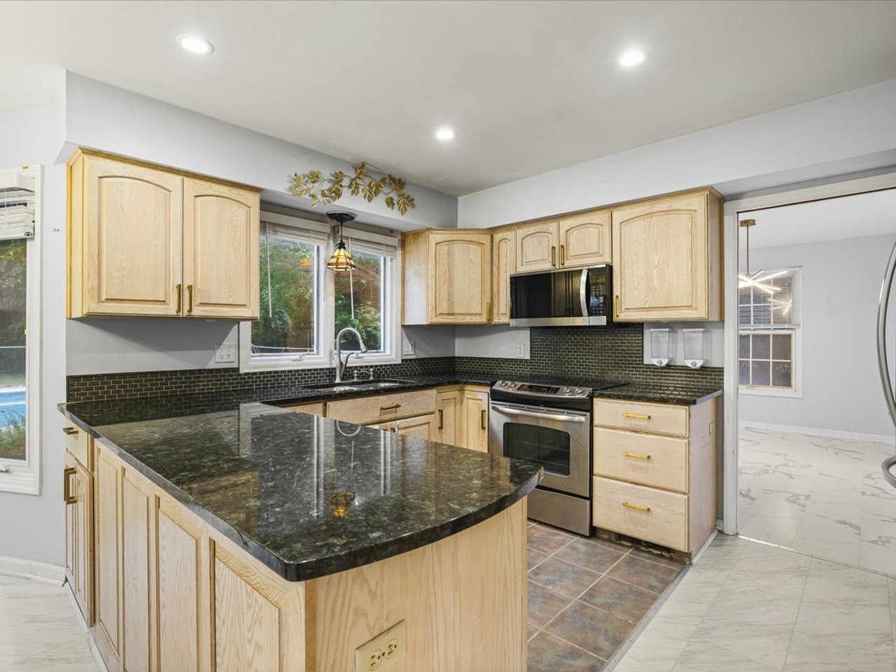 1718 Jacoby Pl - Photo 5 of 20