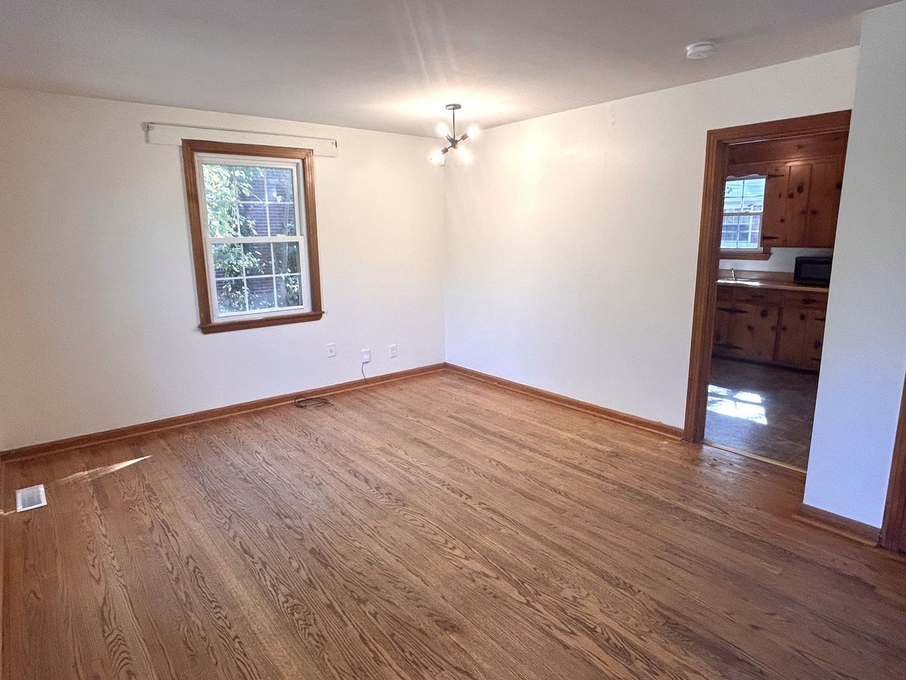 529 Rosedale Ave - Photo 3 of 12
