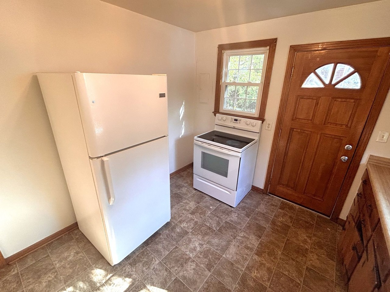 529 Rosedale Ave - Photo 7 of 12