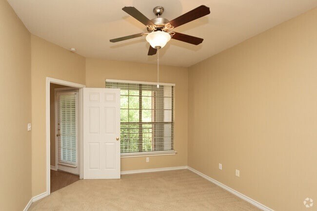 3010 Ira Young Dr - Photo 4 of 39