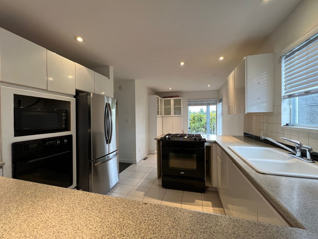 2333 Marine Drive - Photo 6 of 23