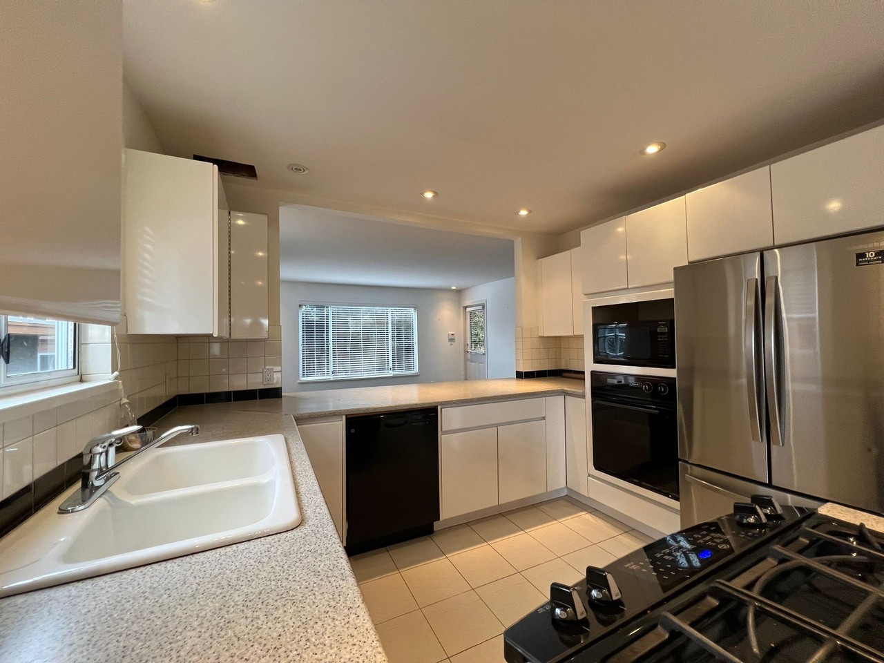 2333 Marine Drive - Photo 7 of 23