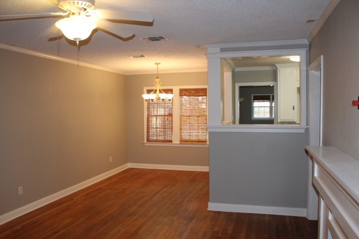 2820 27th St - Photo 3 of 31