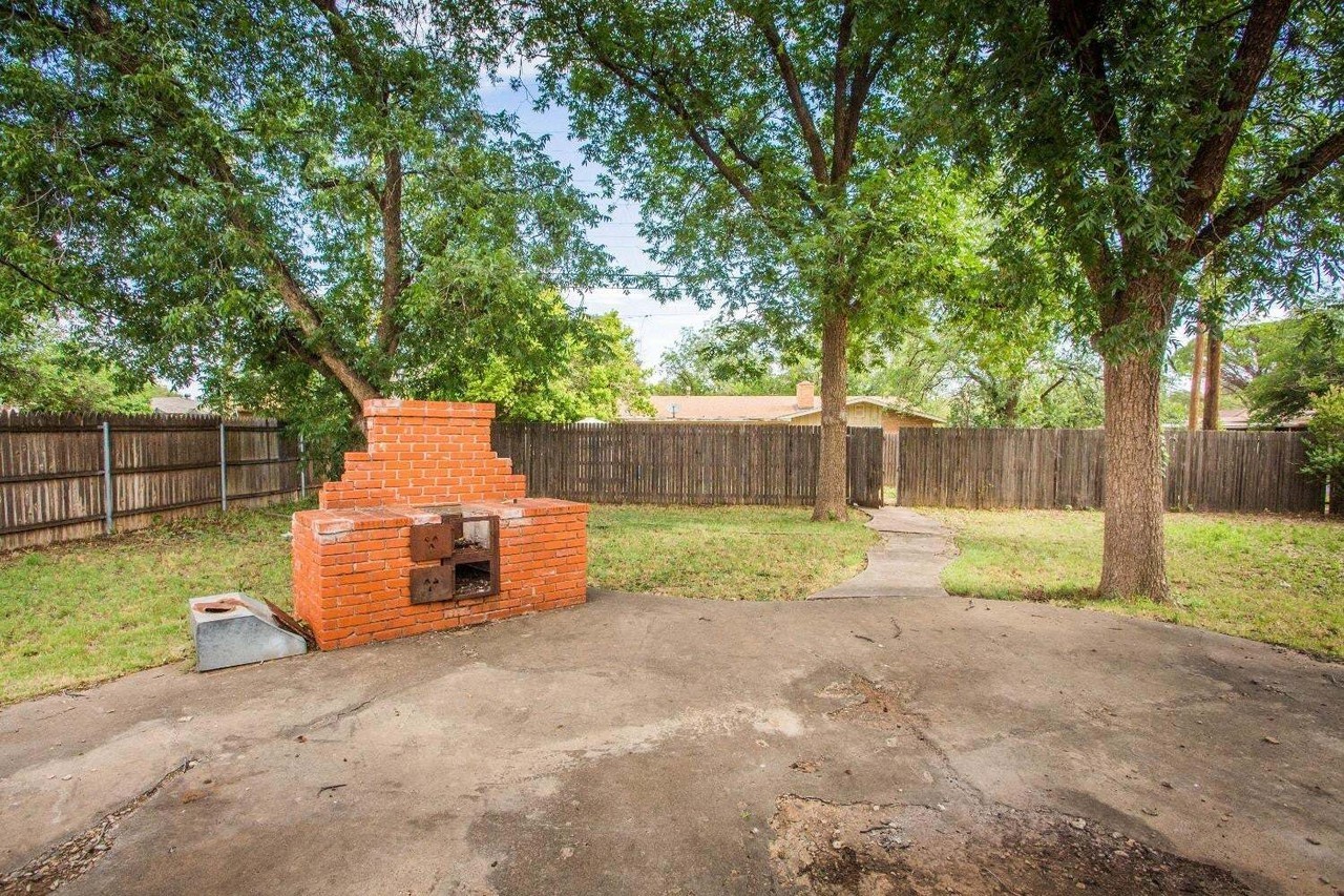 2702 38th St - Photo 2 of 21