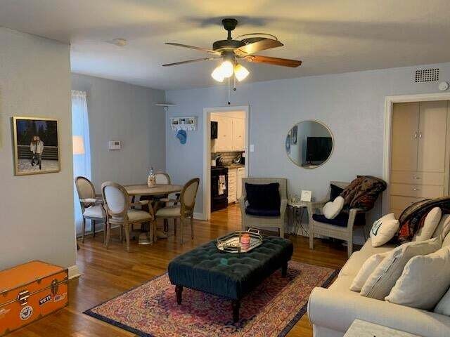 2807 Elgin Ave - Photo 3 of 12