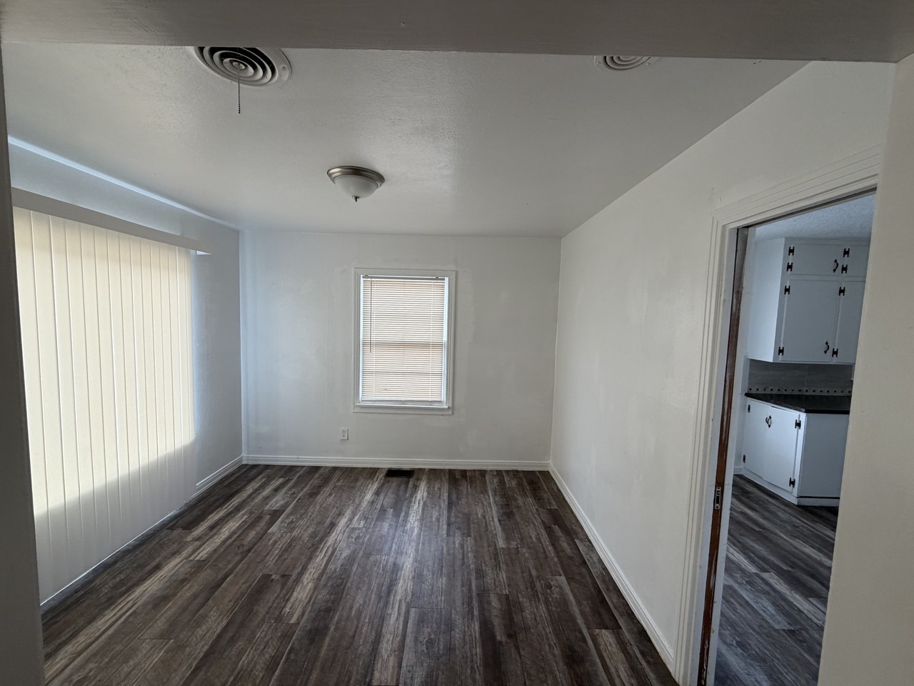 2624 32nd St #1 - Photo 4 of 17