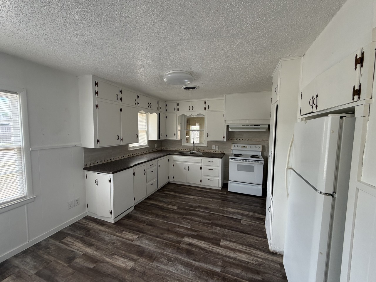 2624 32nd St #1 - Photo 5 of 17