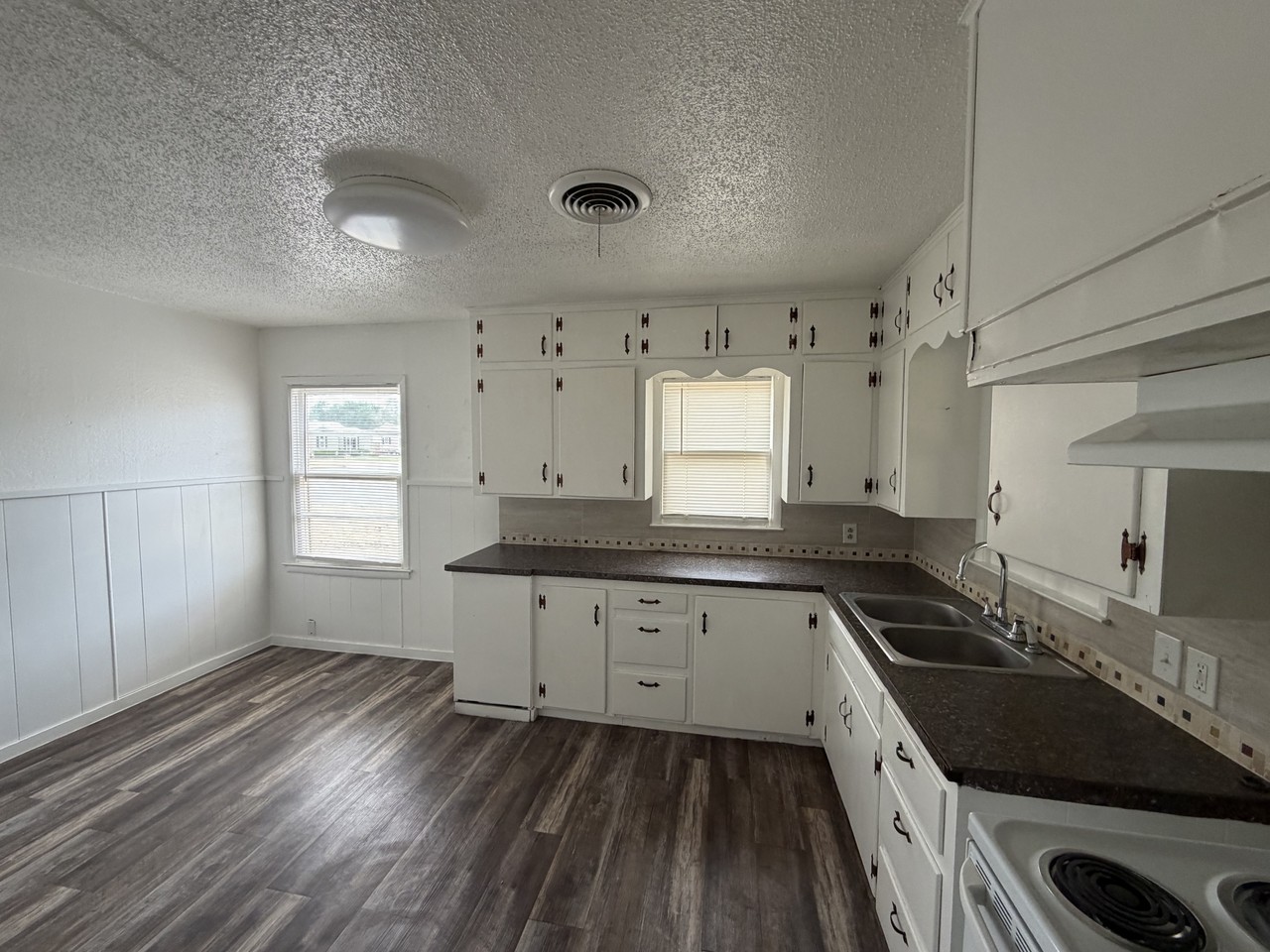 2624 32nd St #1 - Photo 6 of 17