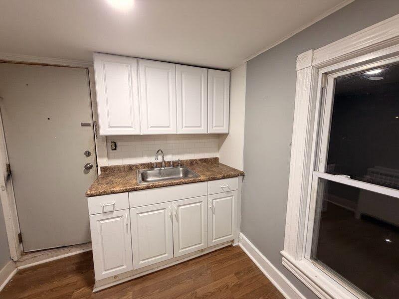 513 E Pine St - Photo 3 of 6