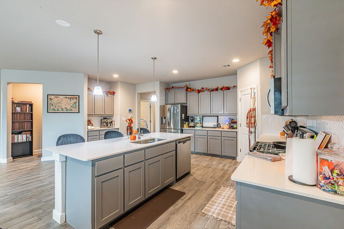 14108 Borealis Dr - Photo 4 of 41