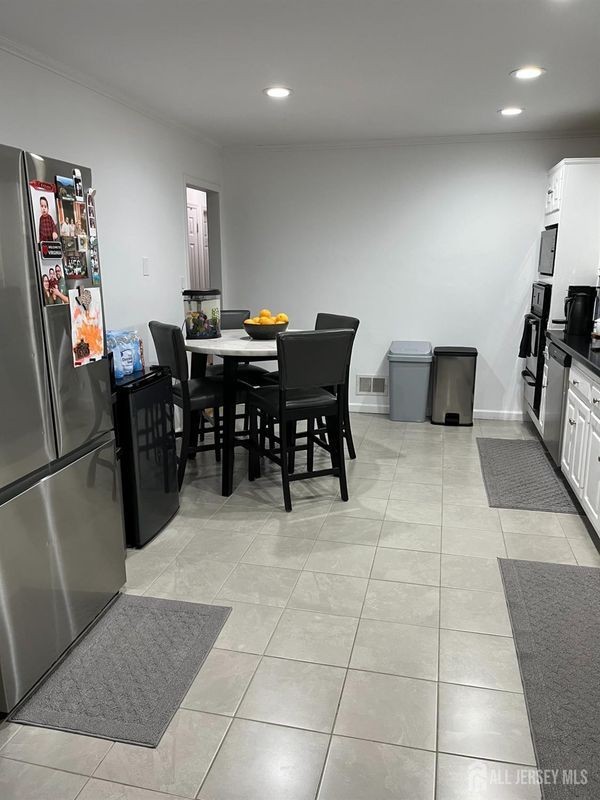 34 Steinhardt Ave - Photo 2 of 5