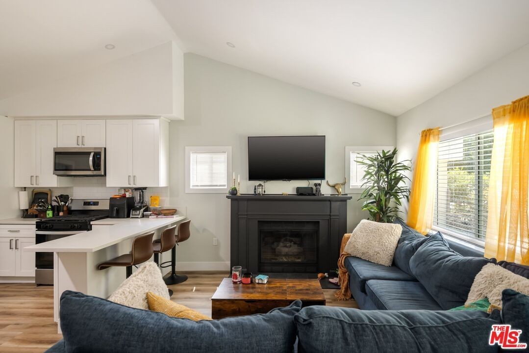 1152 N Ogden Dr - Photo 2 of 14