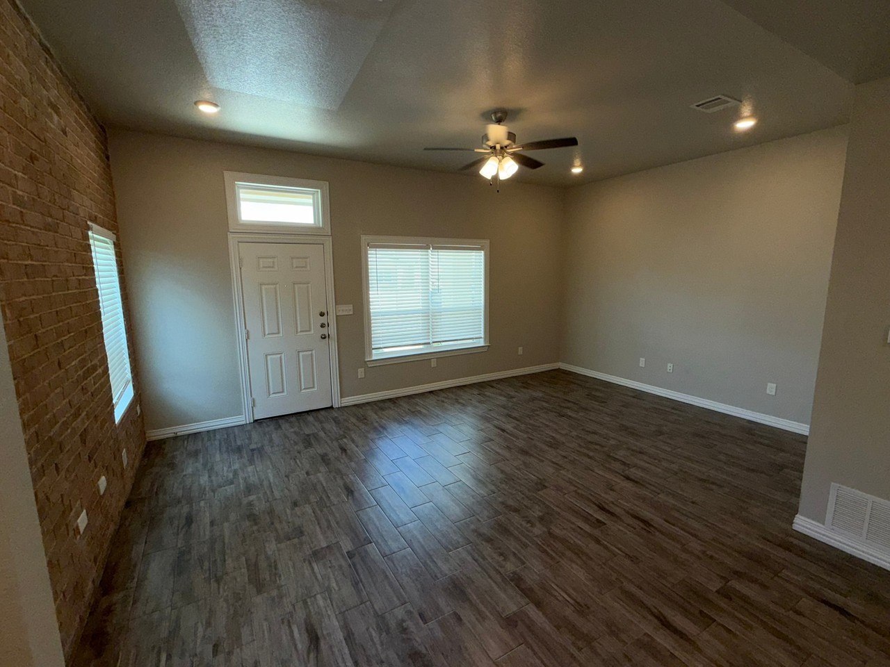 3322 Fenway Cir - Photo 3 of 13