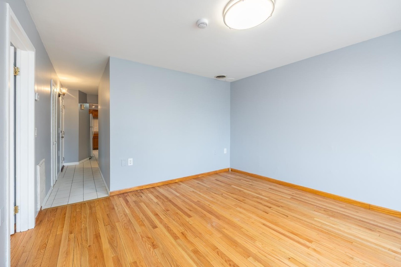 2439 W Armitage Ave #2F - Photo 3 of 13