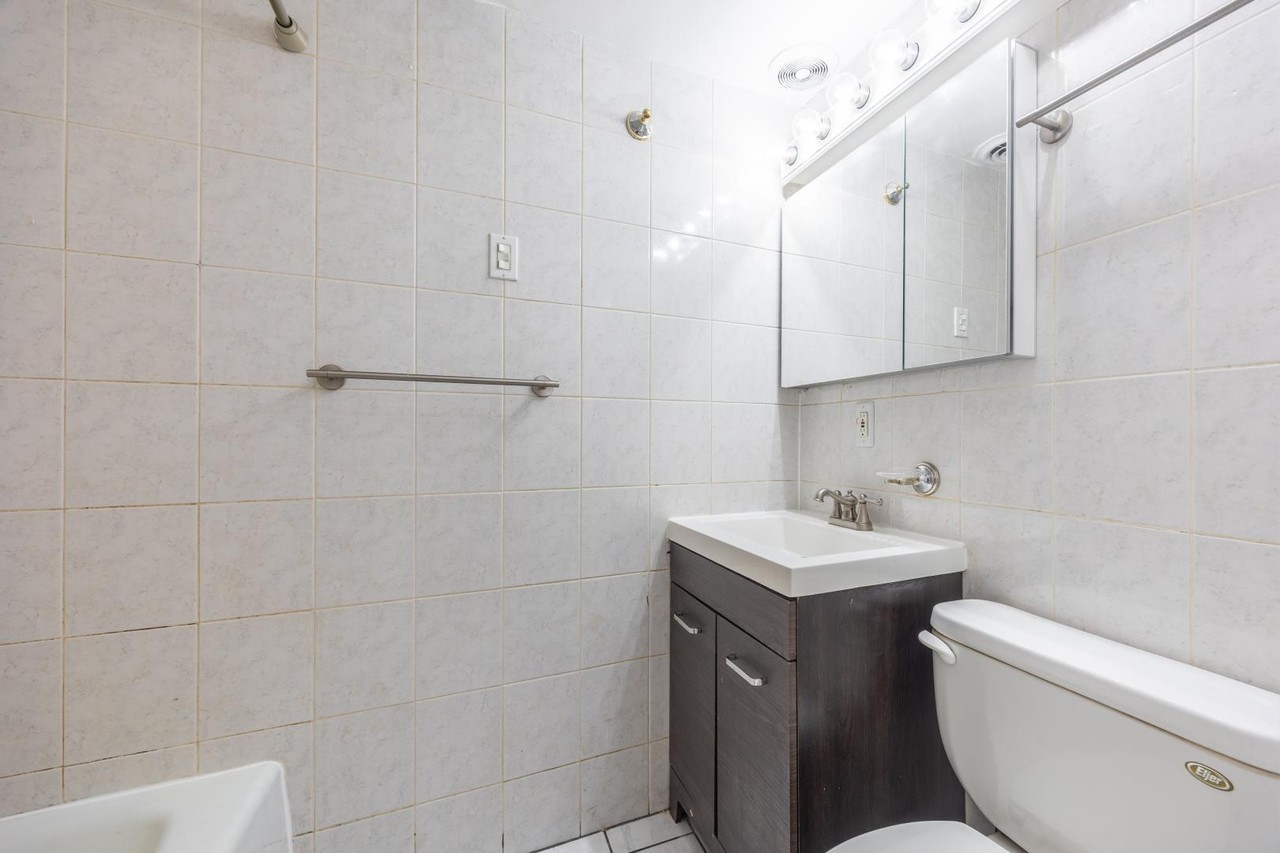 2439 W Armitage Ave #2F - Photo 4 of 13