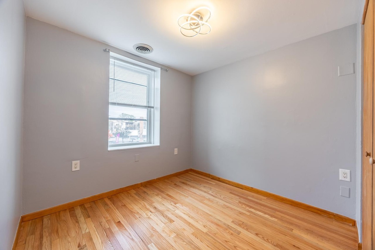 2439 W Armitage Ave #2F - Photo 5 of 13