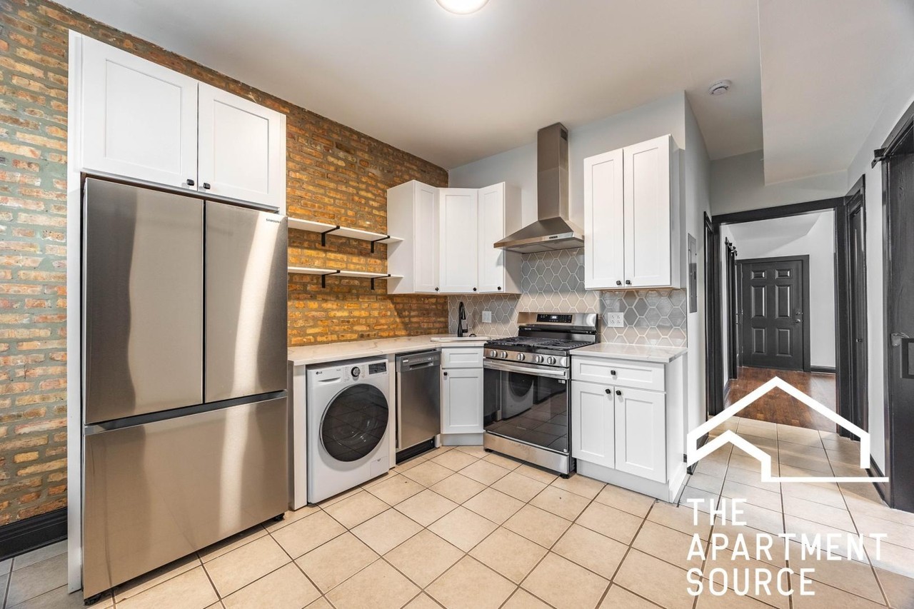 2842 W Augusta Blvd #3W