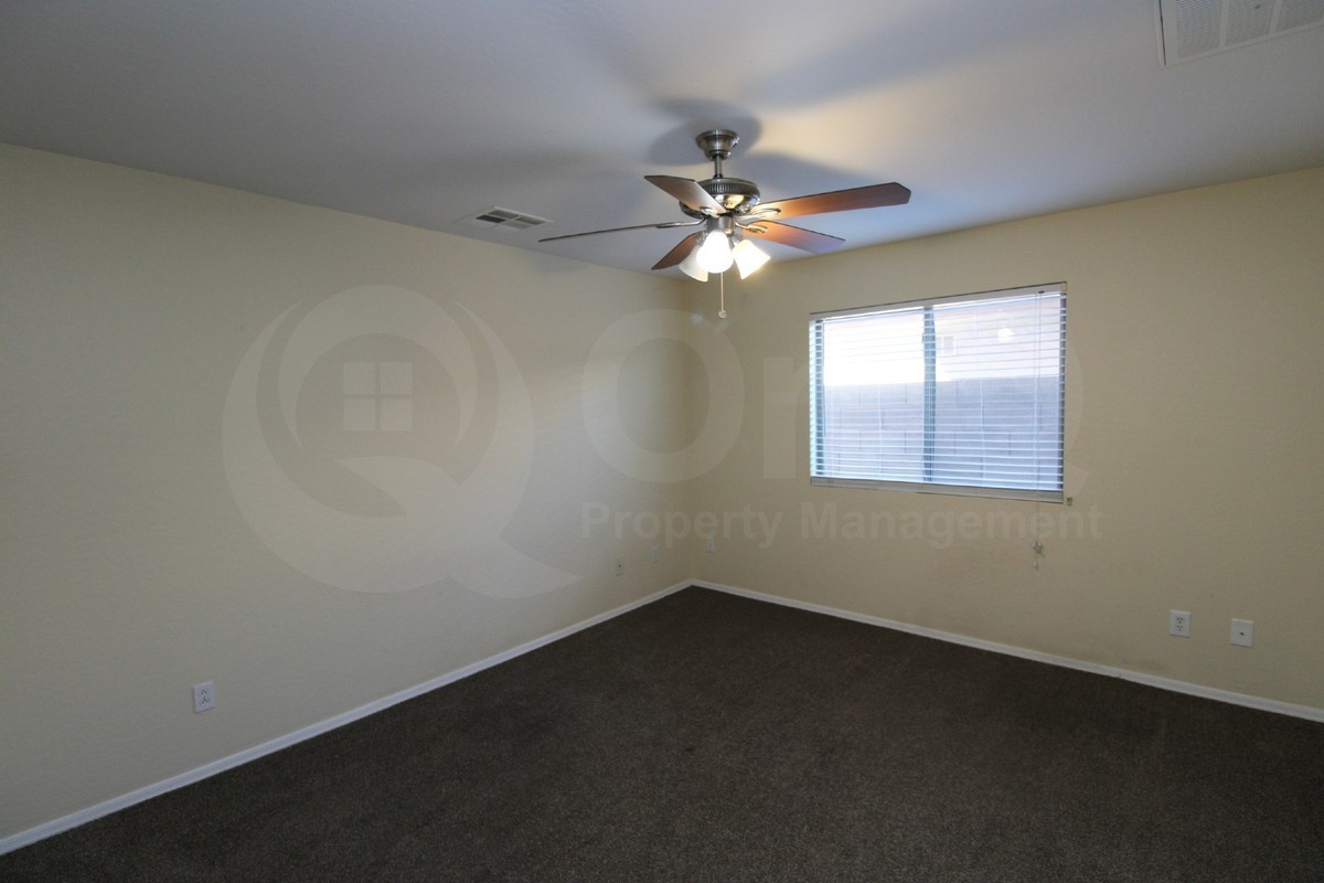 6613 W Desert Ln - Photo 7 of 26