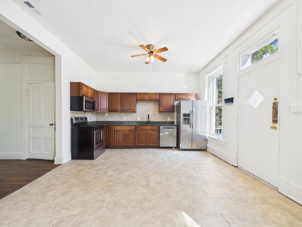 349 S Laurel St - Photo 5 of 21