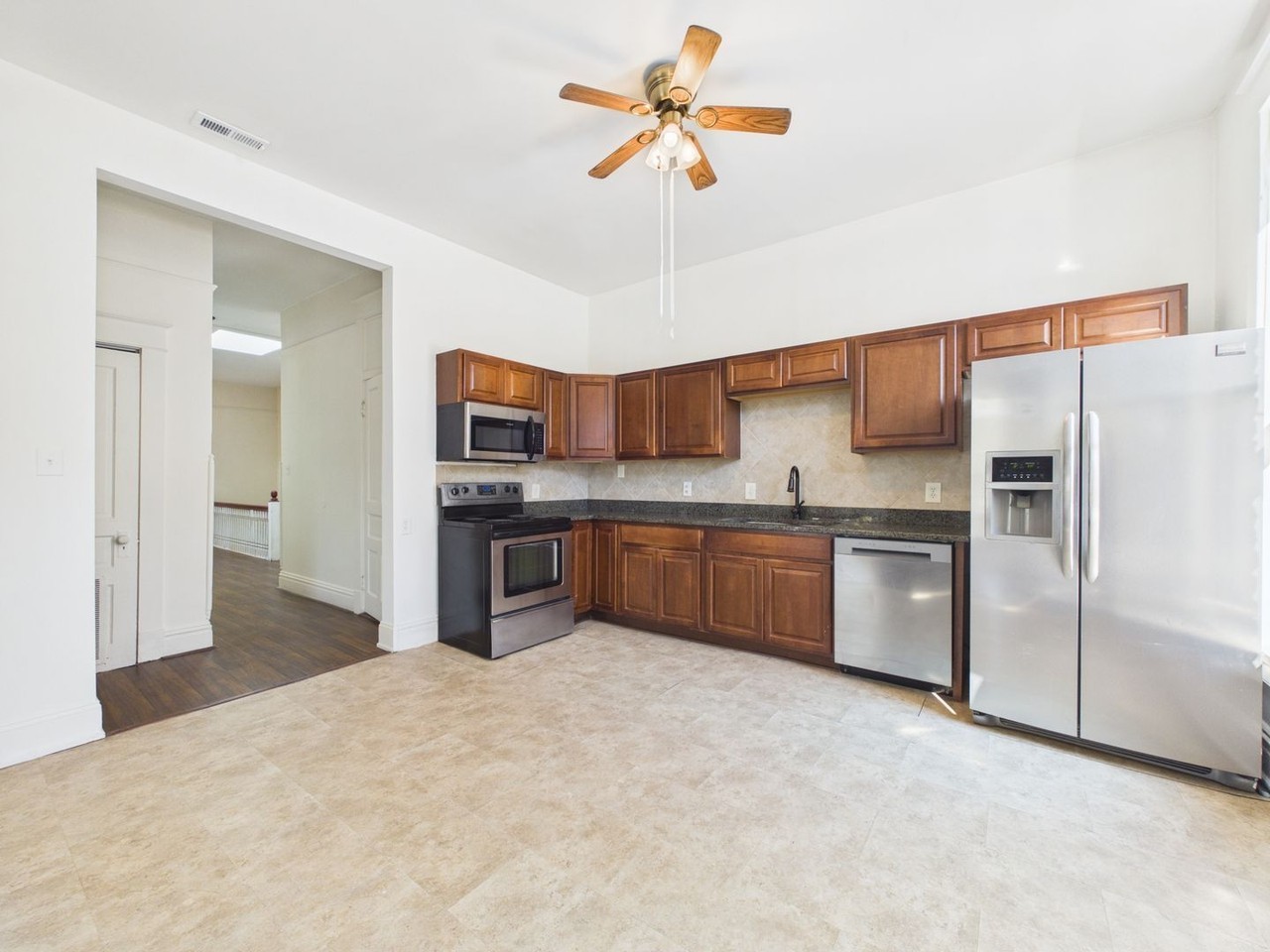 349 S Laurel St - Photo 6 of 21