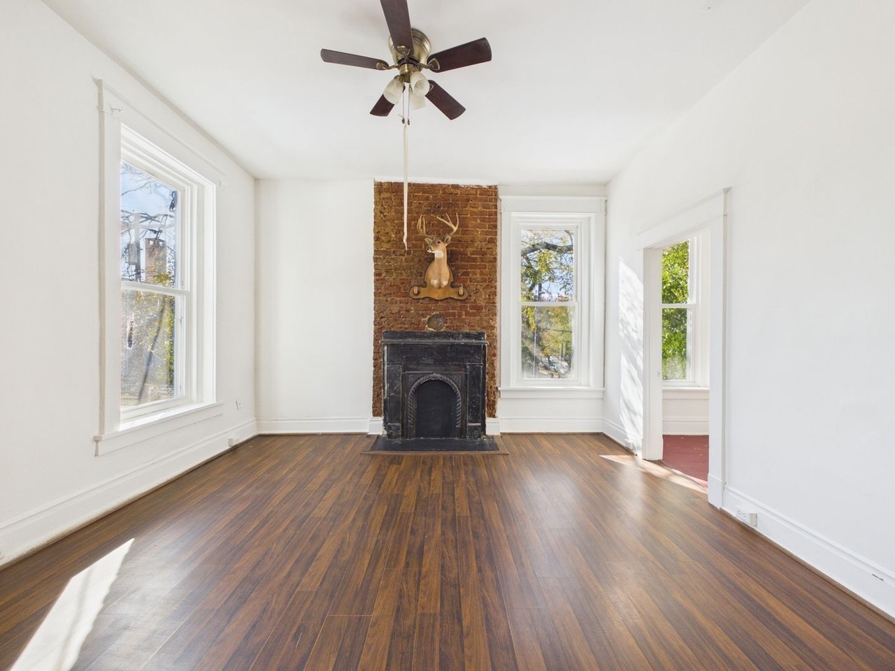 349 S Laurel St - Photo 7 of 21