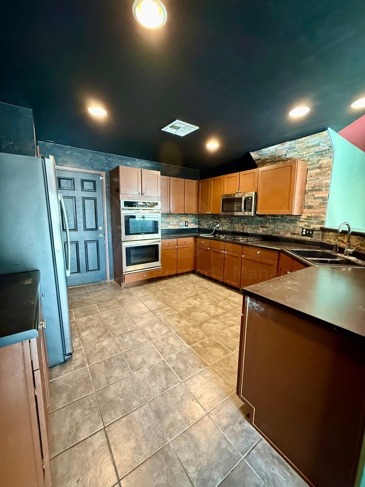7063 S Brickellbush Ln - Photo 4 of 5
