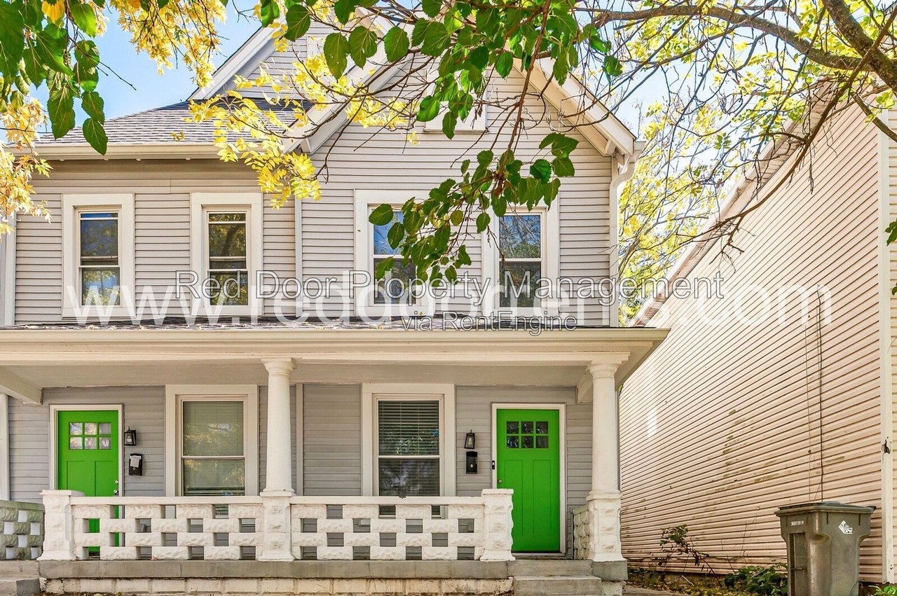 245 N Beville Ave - Photo 3 of 27